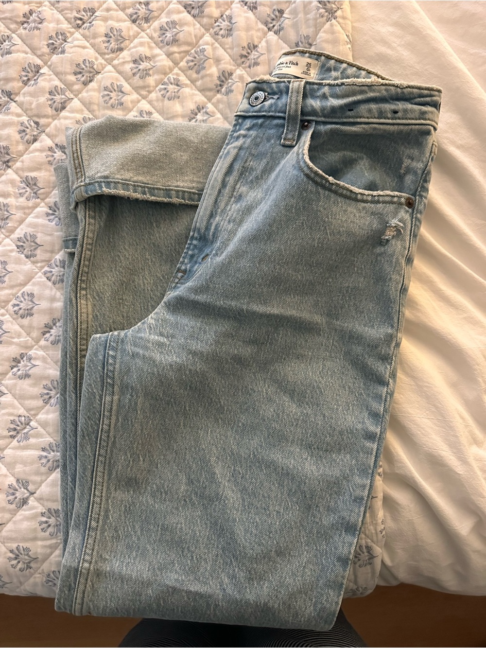 Abercrombie & Fitch High Rise 90’s Curve Love Relaxed Jean